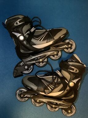 Men’s Bladerunner In-line skates. Only used twice. Comes with all the pads